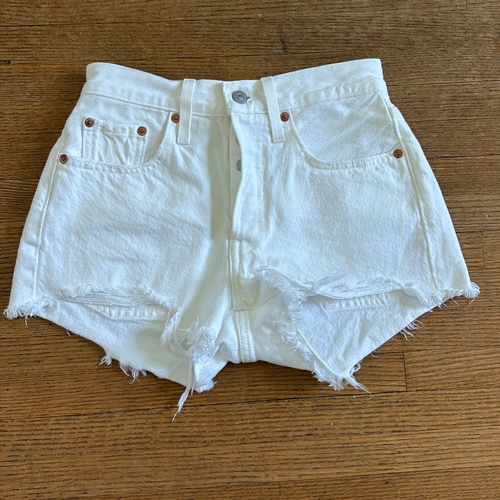 Cream Levi’s 501 Jean Shorts